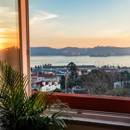 Romantic Rooftop Apart W/ River View Ac Heating Apartamento